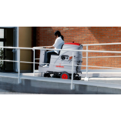 Masina pentru spalat si aspirat pardoseli INNOVA 75B Comac, cu tractiune automata, productivitate 4500 mp/h, tensiune 24V