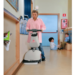 Masina pentru spalat si aspirat pardoseli Lavor Quick 36B, alimentare 12V, productivitate 1260 mp/h, Autonomie 1,5-2 ore