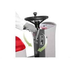 Masina pentru spalat si aspirat pardoseli INNOVA 75B Comac, cu tractiune automata, productivitate 4500 mp/h, tensiune 24V